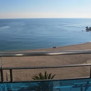 hostal-la-playa.catalonia-hotels.com/