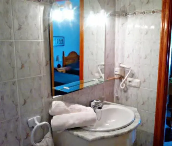 Hostal Los Rosales Conil De La Frontera Pensión